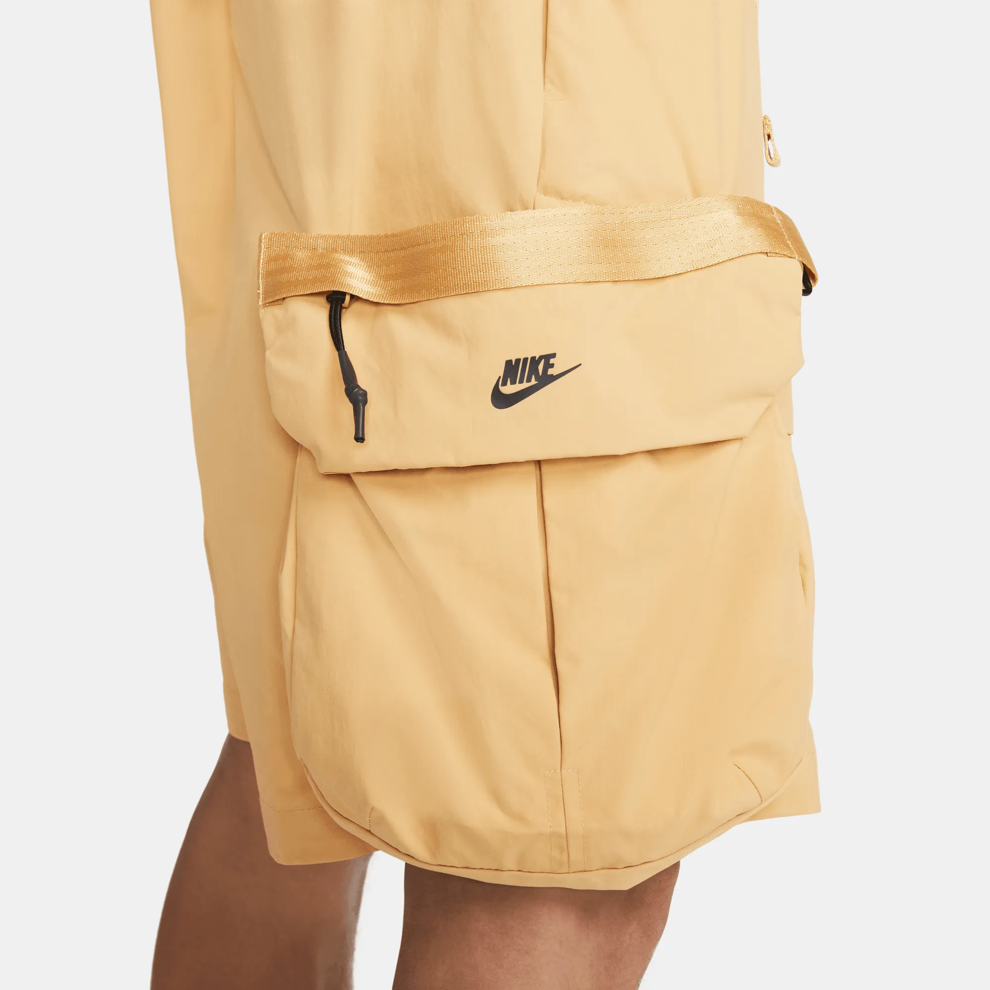 NIKE SW TECH PACK CARGO SHORTS (TWINE)