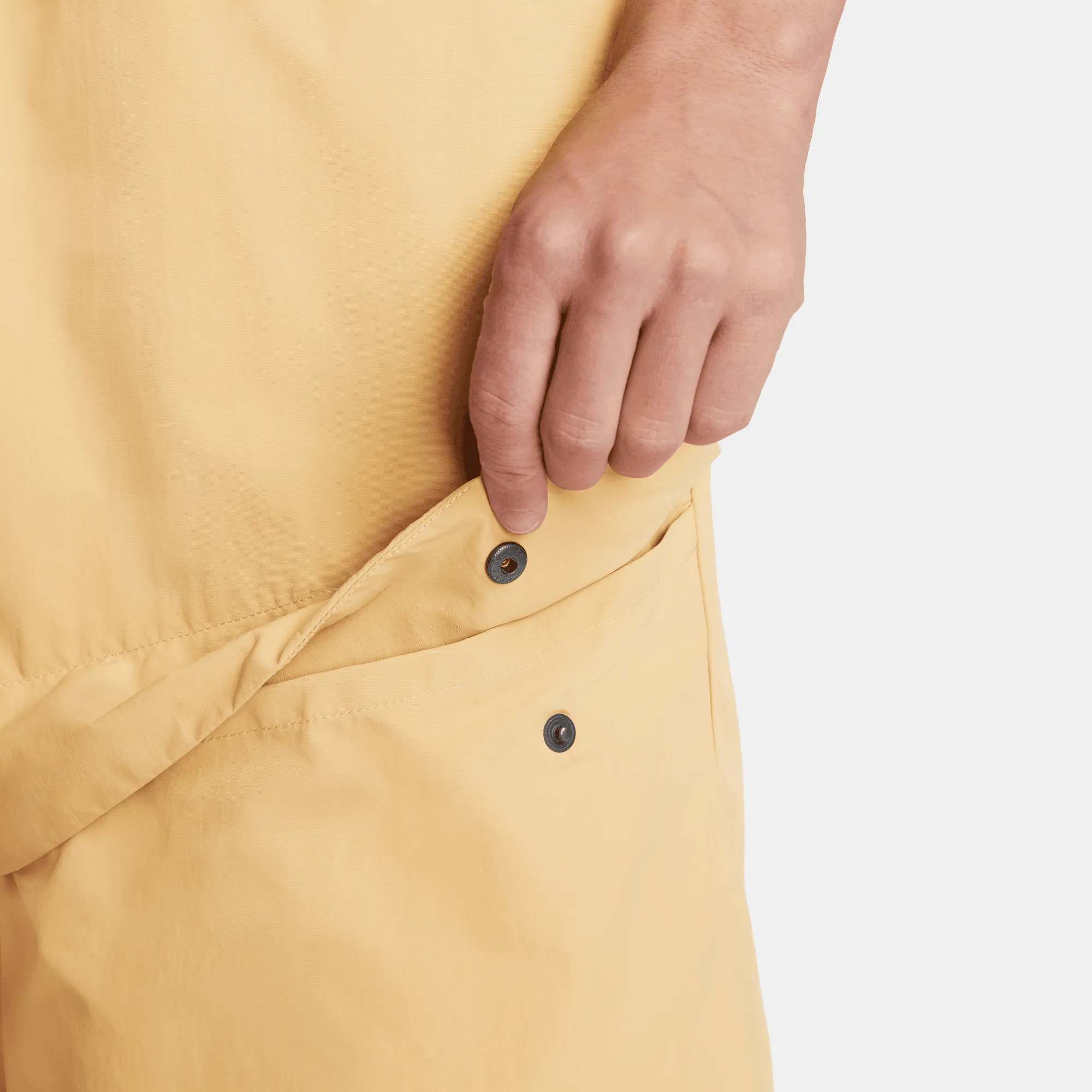 NIKE SW TECH PACK CARGO SHORTS (TWINE)