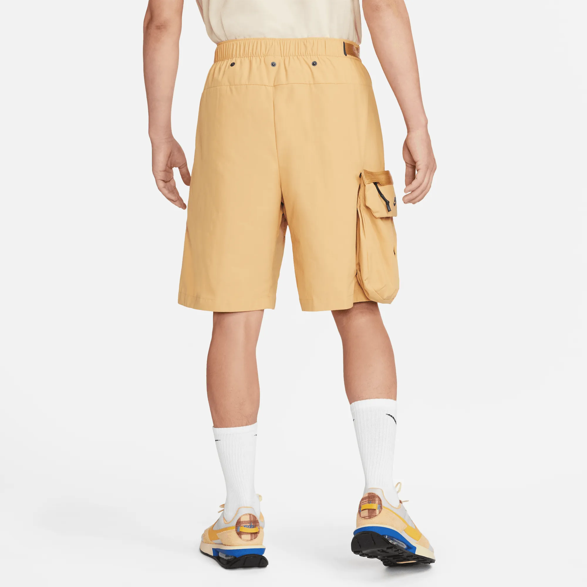 NIKE SW TECH PACK CARGO SHORTS (TWINE)